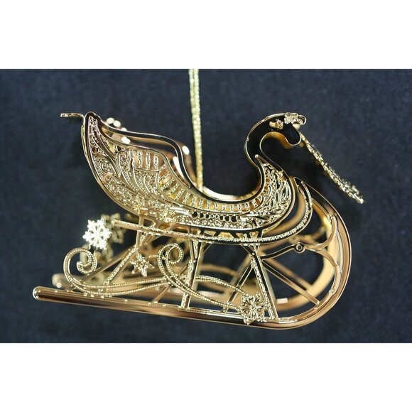 Danbury Mint 2018Gold-Plated Sleigh Ornament With Intricate Snowflake & Swirl De - Picture 3 of 5